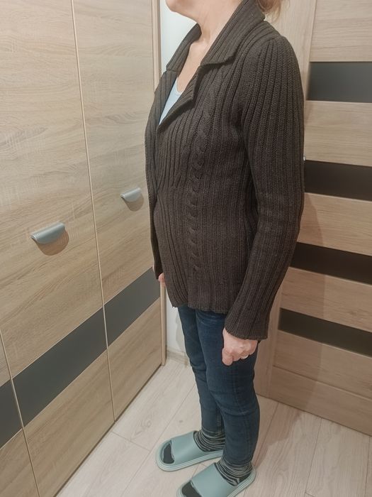 Brązowy sweter rozpinany