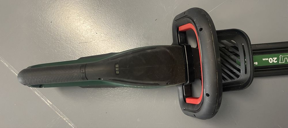 Corta-Sebes a Bateria Bosch UniversalHedgeCut 18V-55 (Como Novo)