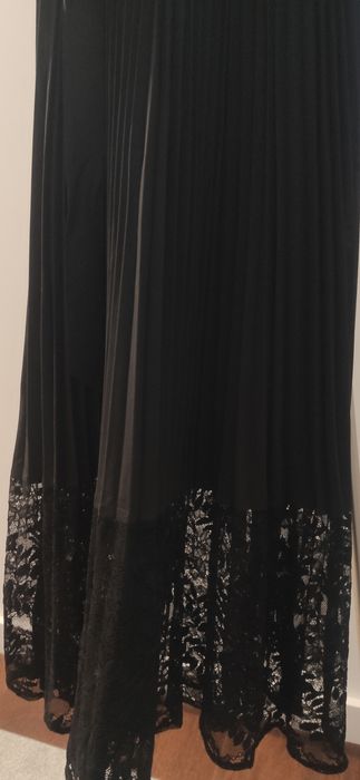 Vestido Guess, plissado, preto com aplicação de renda