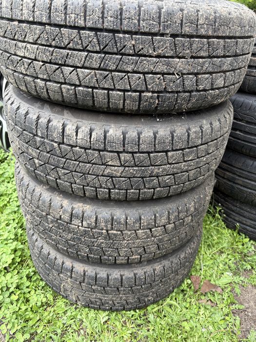 Продам 2 комплекта резини