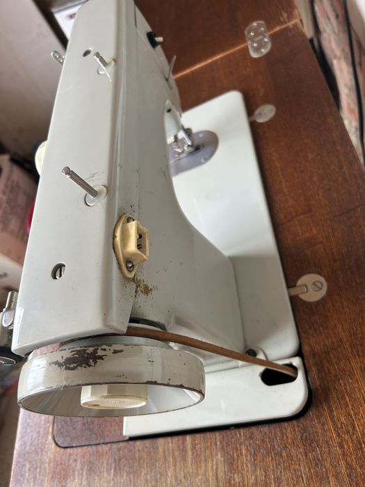 Мальва швейна машинка