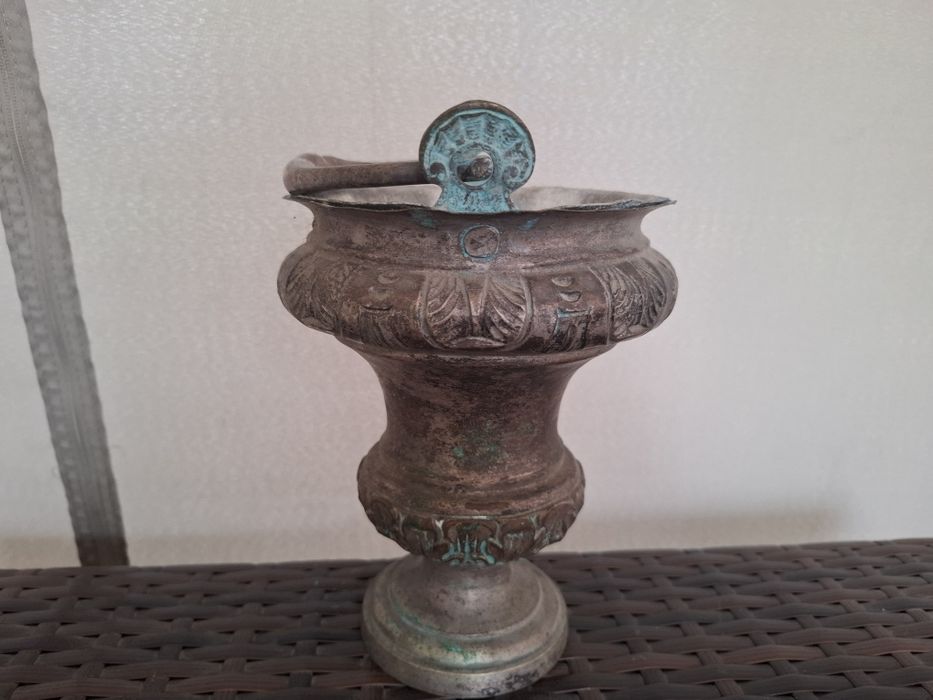 Naczynie liturgiczne, kociołek na wodę święconą