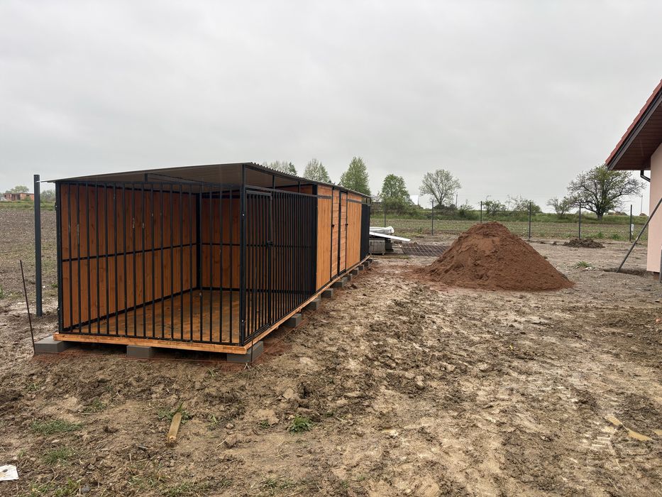 Kojec + schowek.