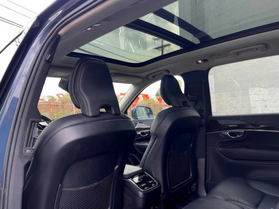 Volvo XC90 B6      2023