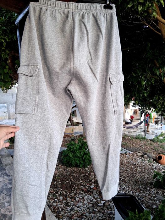 Calça Nike,com top Prettylittlething.