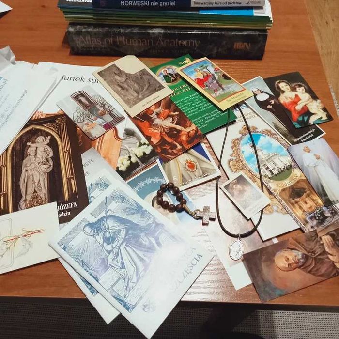 obrazki święte modlitewniki i tym podobne dewocjonalia