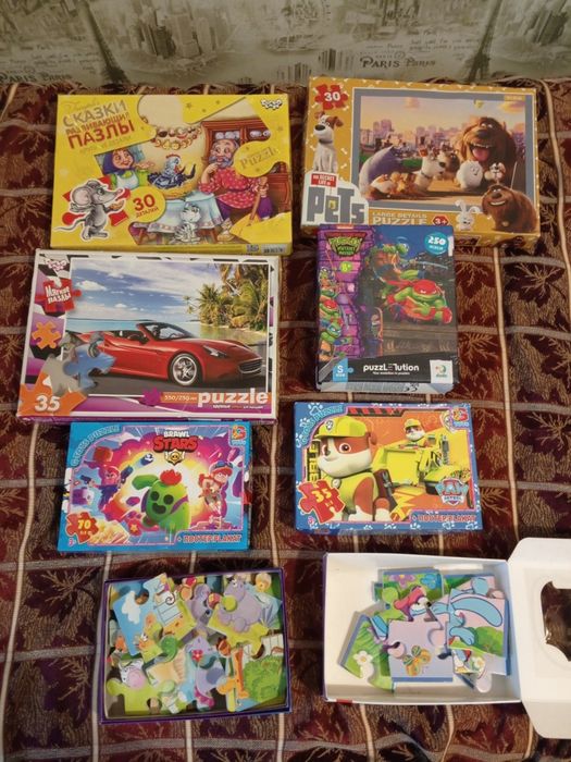 Пазлы,набор пазлов.