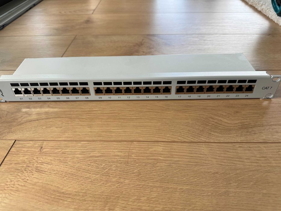 Panel krosowy patch panel 24 porty CAT7 rack 19
