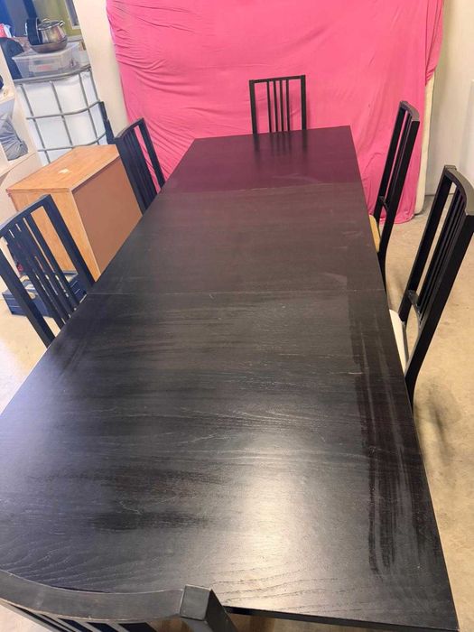 Mesa de madeira extensível com 6 cadeiras