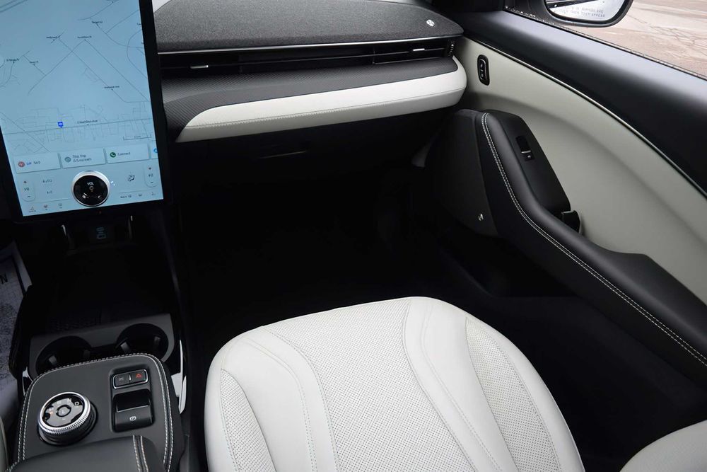 Ford Mustang Mach-E Gt      2023