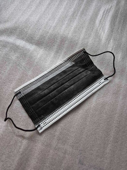 Чорні медичні маски тришарові