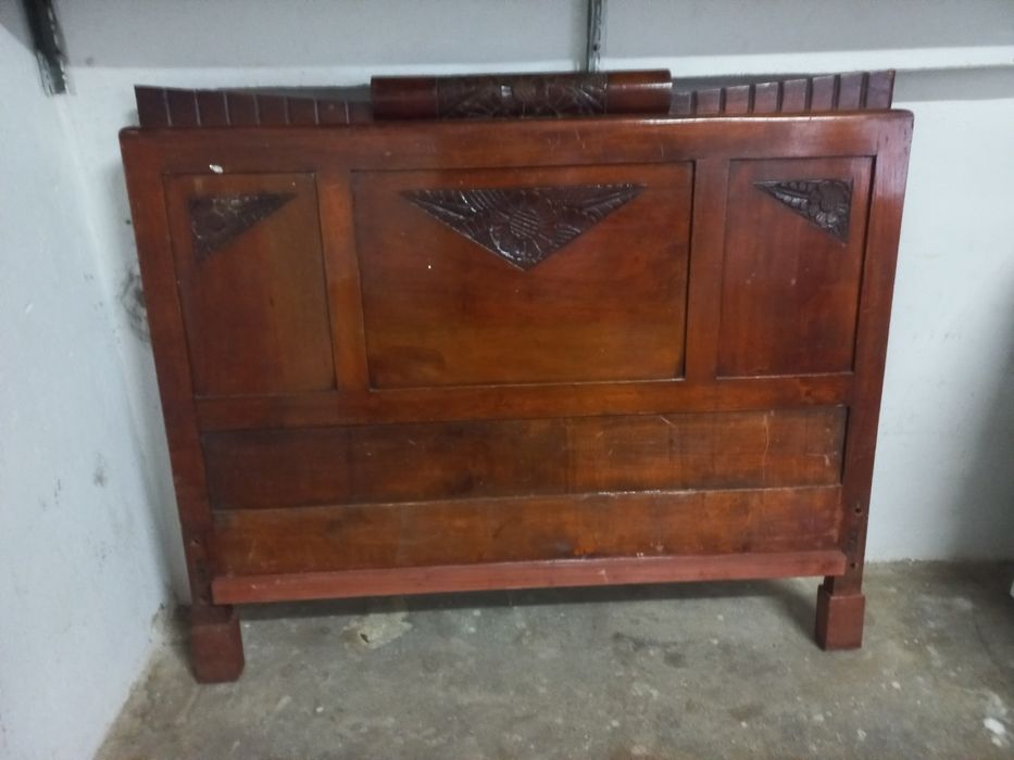 Cama em Madeira antiga