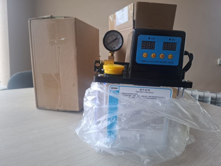 Automatyczna pompka centralnego smarowania 2L  110V i 230V
