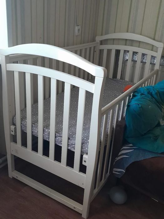 ,кроватка дитяча+маятником із натурального та екологічного матеріалу