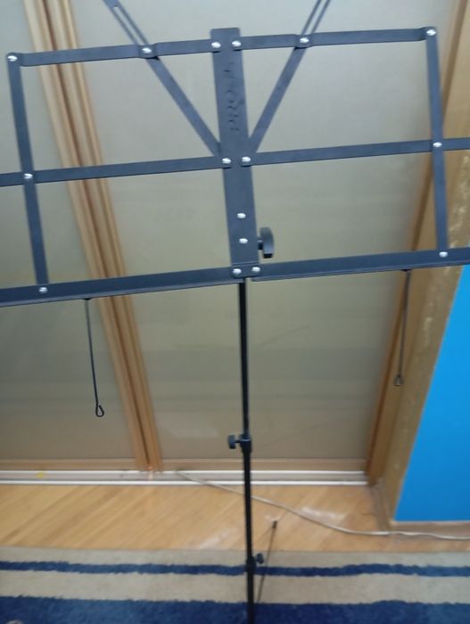 Подставка под ноты новая.