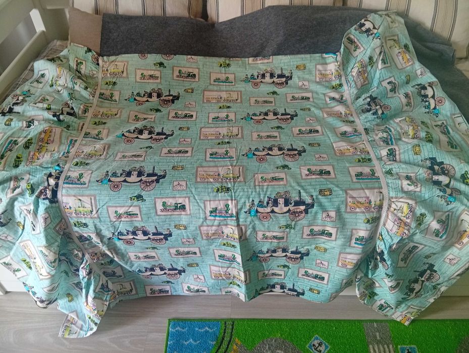 Colcha de cama individual/ divã, com combóios e carruagens
