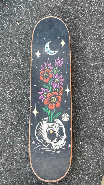 Skate com Marcas de Uso