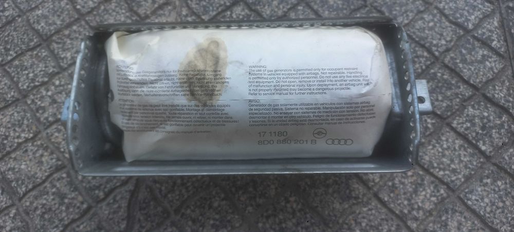 Airbag Tablier Audi A4 B5 8D Original 8D0880201B e 8D0880201J
