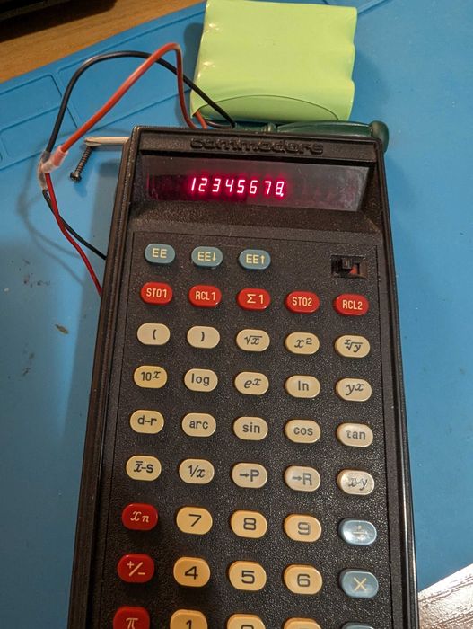 Ретро калькулятор Commodore 4120R та інші