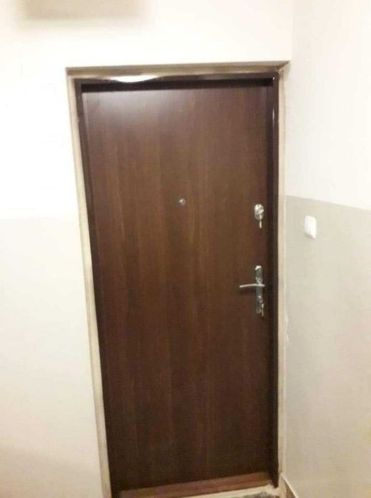 Drzwi z montażem ZEWNĘTRZNE - wejściowe do mieszkania w bloku