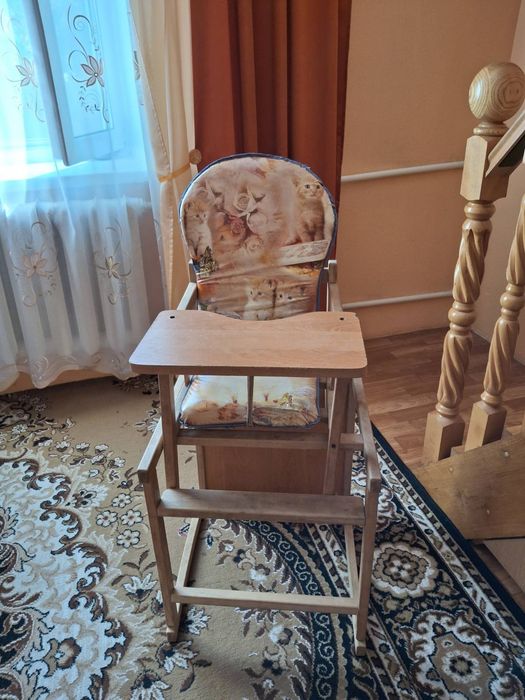 Годувальний стільчик