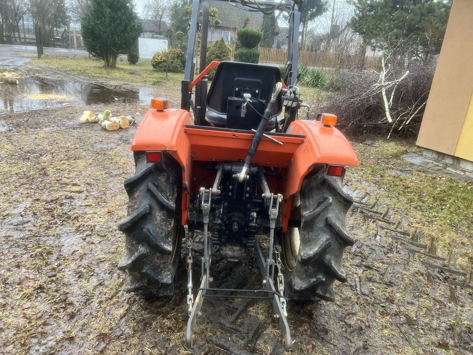 Sprzedam ciągnik Hinomoto