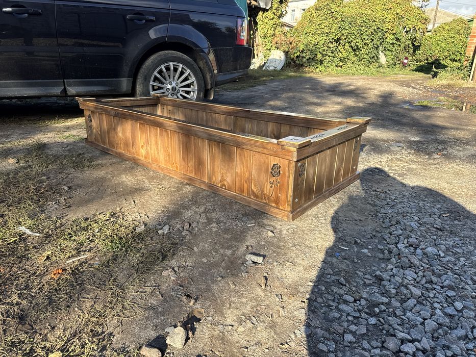 Деревʼяні тимчасові гробниці та хрести на могилу!