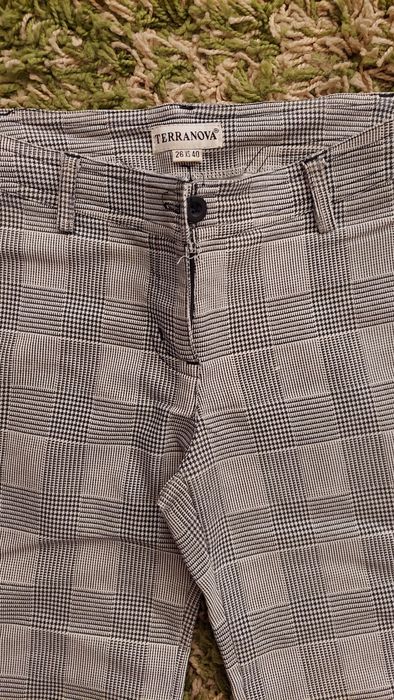 Spodnie w krate z szerszymi nagawkami 34