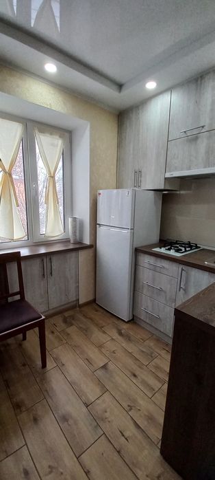 Погодинно подобово готель Україна , район Голливуда , центр