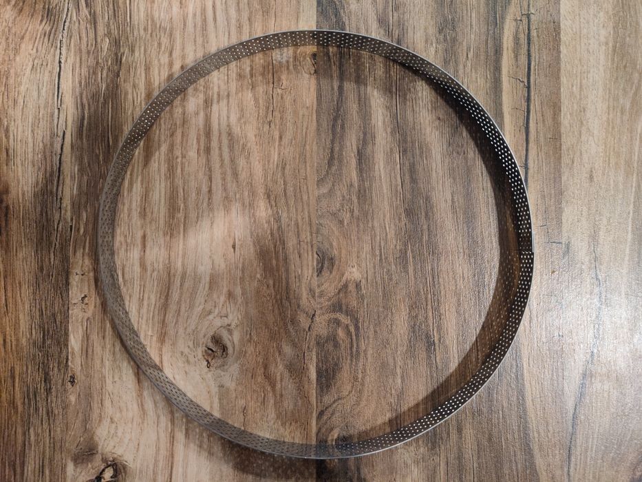Rant do tarty perforowany 24 cm