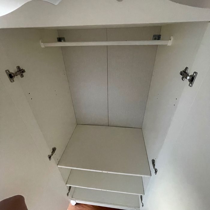 Roupeiro IKEA HENSVIK branco – 2 portas – quarto de criança