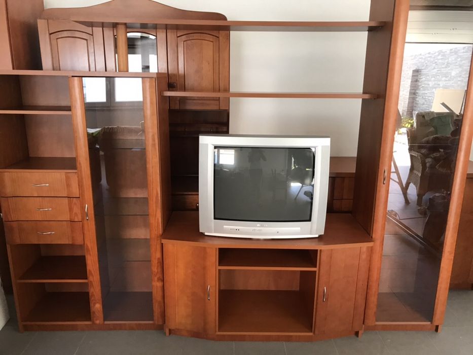 Estante TV com divisorias para arrumacao