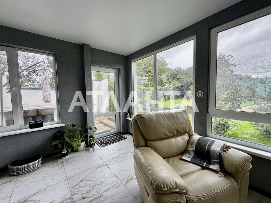 Современный уютный дом пригороде