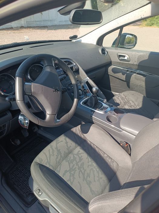 Продаєм Peugeot 3008