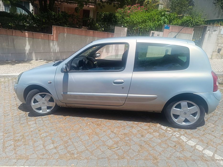 Renault Clio II 1.2 16V (75cv) – 189.600 KM – IPO até 2027