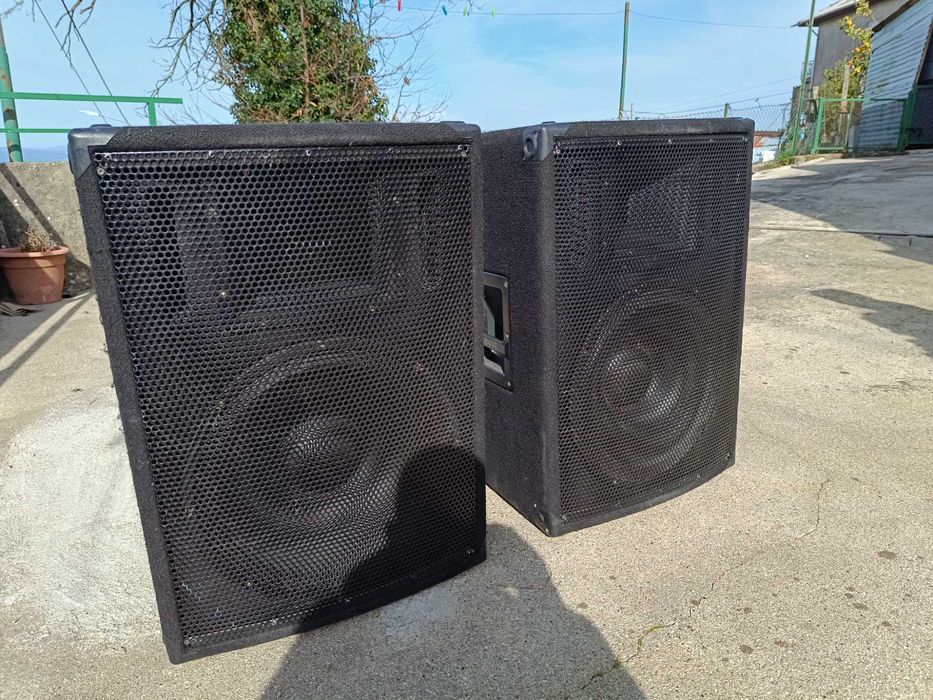 Colunas equipadas com altifalante eighteen made in italy