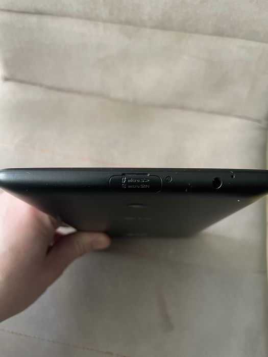Планшет LG V490 з слотом для SIM