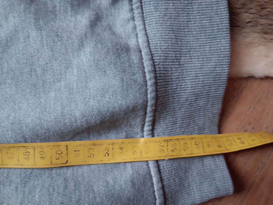 Szara bluza sportowa marki Cropp