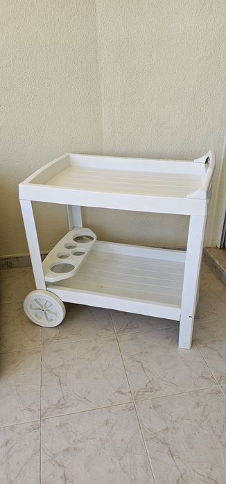 Carrinho de chá  em PVC.