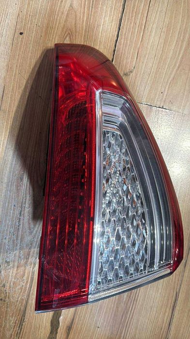 lewa tylna lampa w błotnik ford mondeo mk4 hb lift