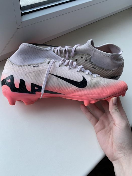 Бутсы от Nike / бутси від найк