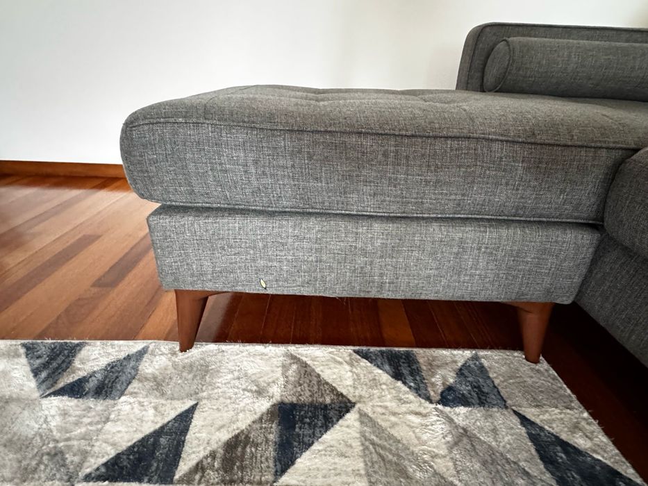 Sofa conforama , chase long . Usaso pelo menos 3 anos , dois defeitos