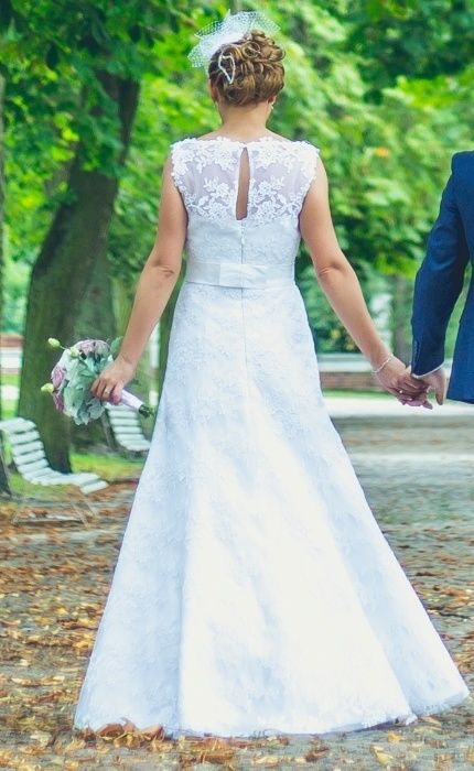 Koronkowa suknia ślubna, kolor biały, rozmiar 38