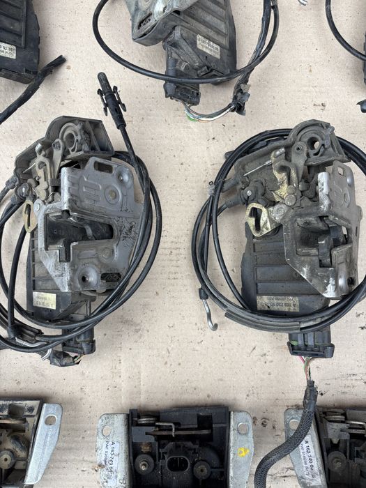 Замок МЛ Мерседес 163 ML Розборка замок дверки двері