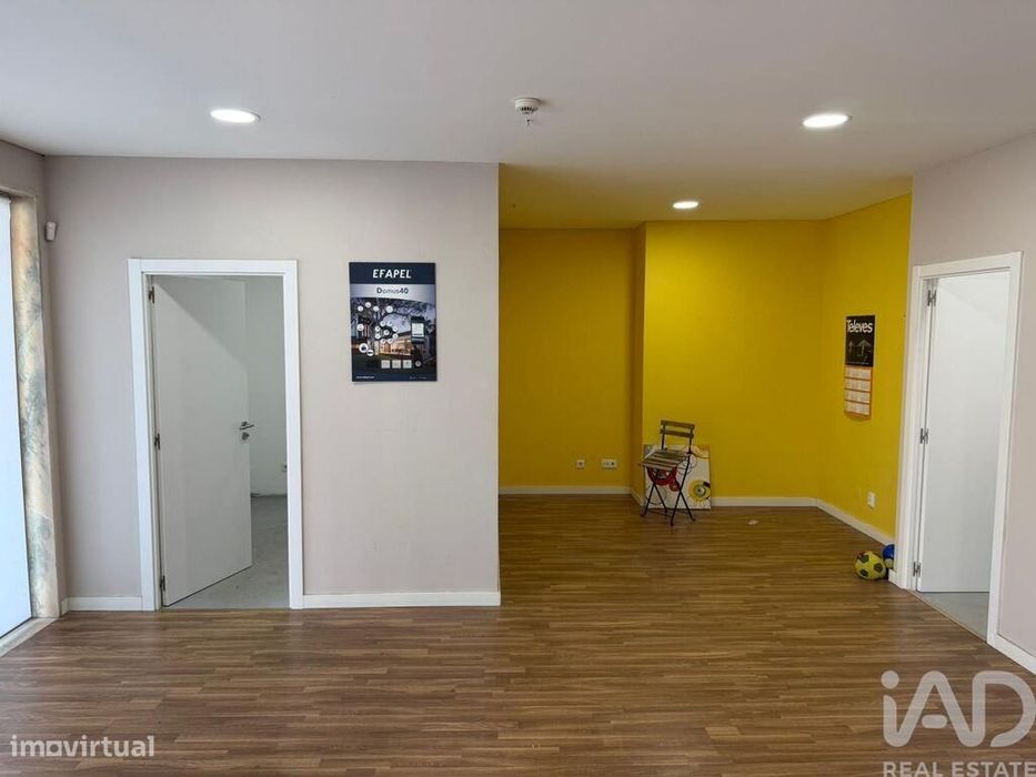 Loja / Estabelecimento Comercial em Loulé (São Clemente) de 53,00 m2
