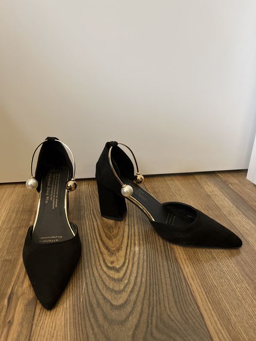 Buty na obcasie, czarne, rozm 39