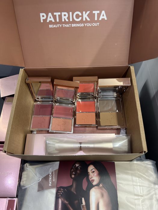 Румʼяна скульптор Patrick Ta оригінал пензлик косметичка патрік та