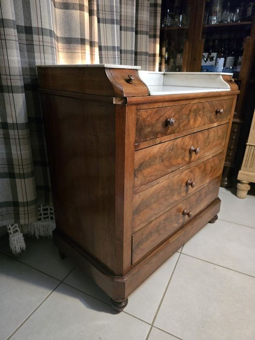 Zabytkowa zadbana komoda