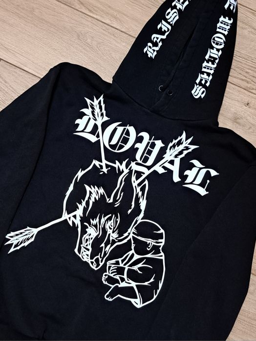 Czarna bluza z kapturem  z nadrukiem Loyal Athletics Raised by Wolves L