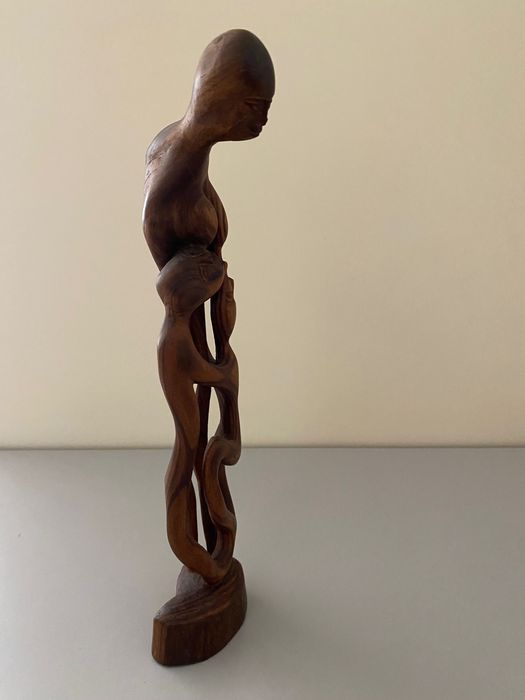 Escultura em madeira “Amor de Mãe”